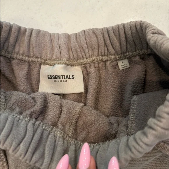 Fear of God Essentials Gray Fleece Shorts - Picture 3 of 5